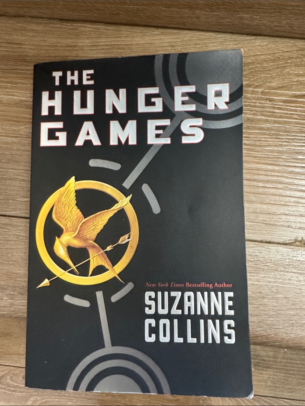 Suzanne Collins Hunger Games Book - Picture 2 of 6